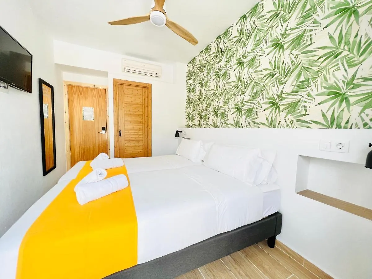 Nanit Rooms Ibiza Hostal Santa Eularia des Riu Gæstehus