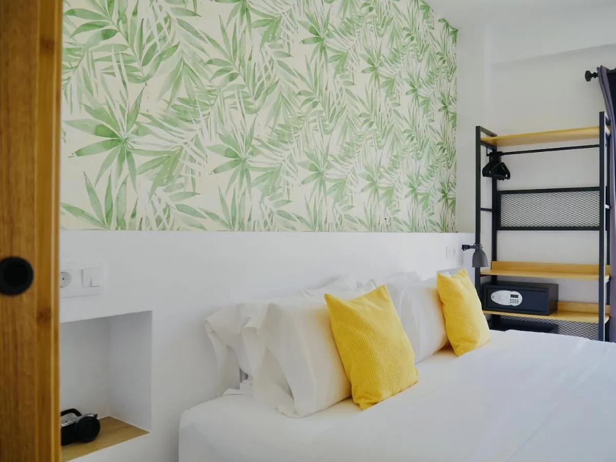 Nanit Rooms Ibiza Hostal Santa Eularia des Riu Gæstehus