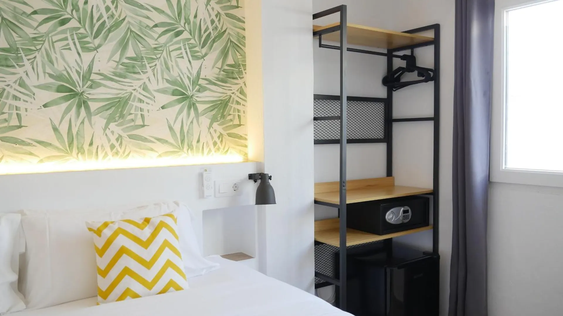 Nanit Rooms Ibiza Hostal Santa Eularia des Riu Spanien